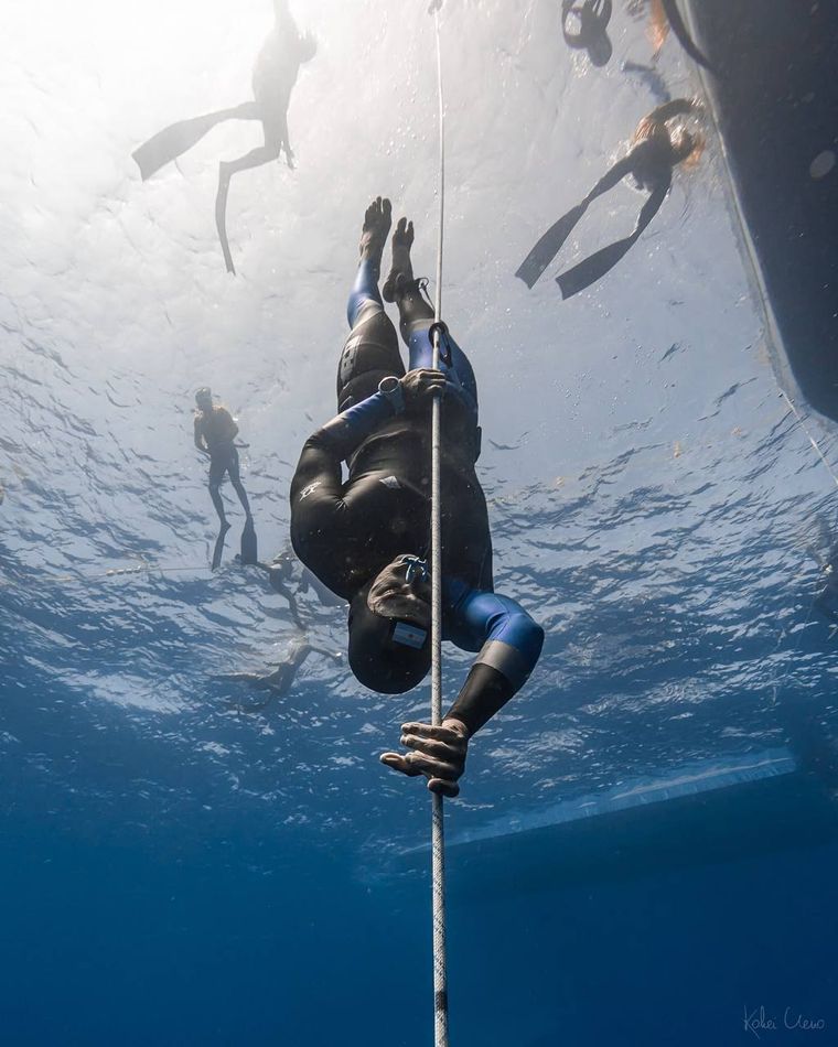 Freediver ascending the line during a depth session in Roatán